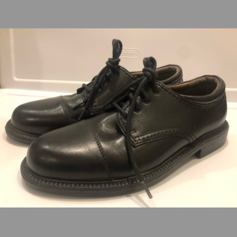 Like New Men 7 Dockers Leather Dress Shoes Black